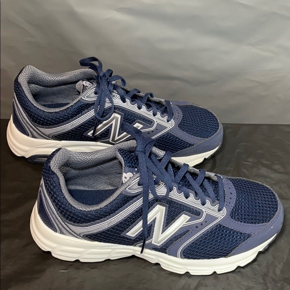 New Balance Womens 46 V2 Running Shoe 
